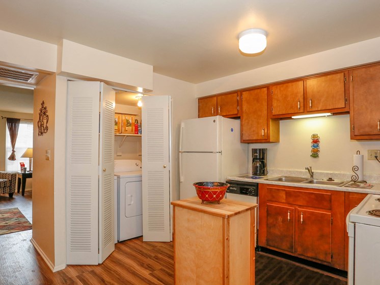 bright kitchens in Pine Run Townhomes